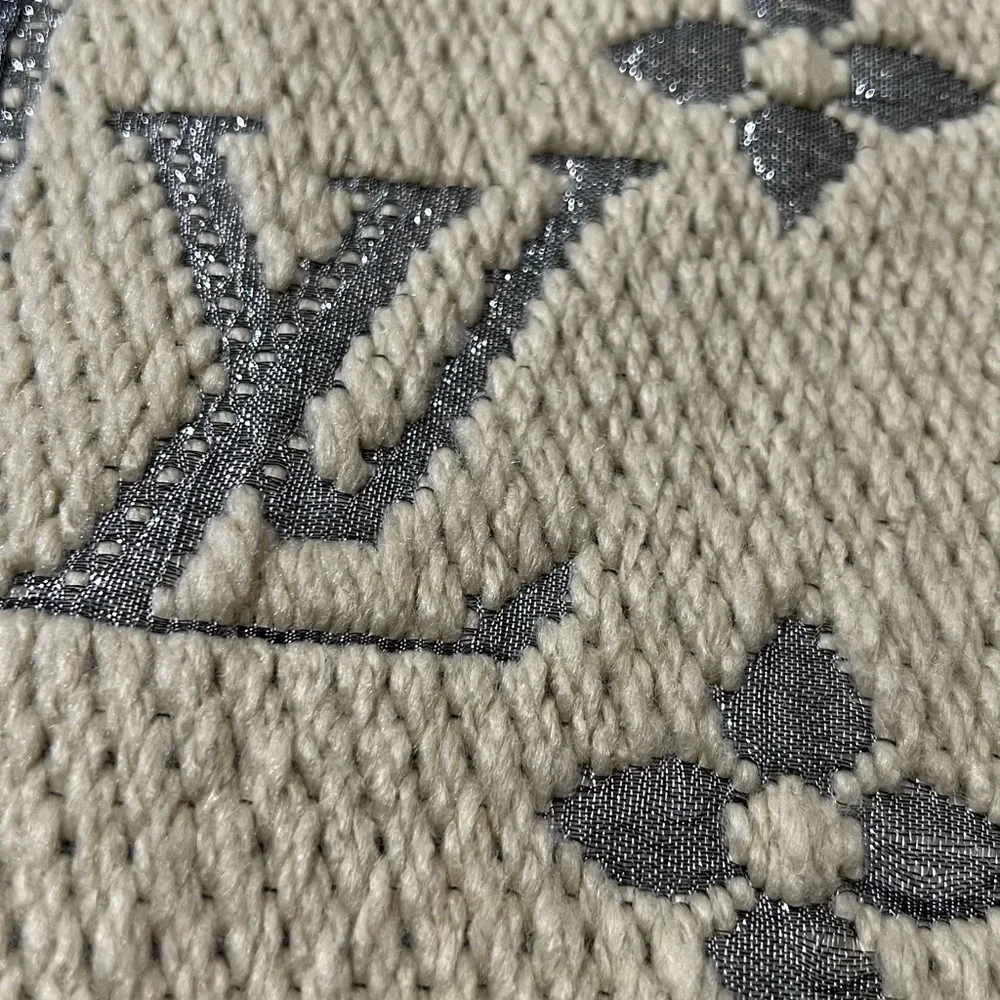 LOUIS VUITTON AUTHENTIC SHINE LOGOMANIA Pearl/ Gray SCARVE